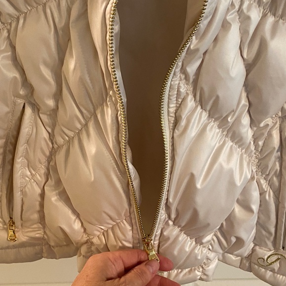 Guess Cream Puffer Vest with Faux Fur Trim - Picture 5 of 13